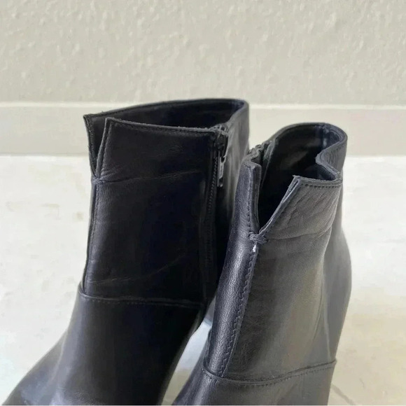 Stuart Weitzman Black Leather Back Zip Ankle Boots Booties Size 5.5M - Picture 5 of 11